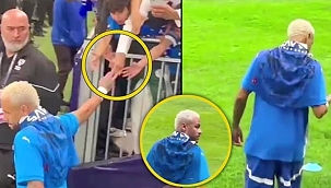 VİDEO Neymar yüzüğünü taraftara çaldırdı