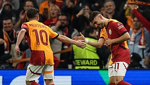 Avrupa Ligi'nin kralları Yunus Akgün ve Mertens!