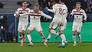 MANU'yu Hojlund kurtardı!