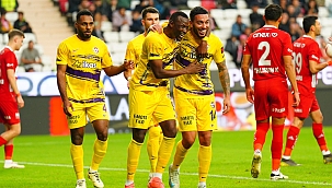 Arda Turan, Alex de Souza'yı evinde yendi! 5 gol...