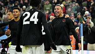 Aston Villa kupada turladı