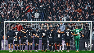 Beşiktaş taraftarına koştu!