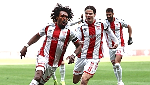 Sivas'ta tam 7 gollü ve 2 kırmızı kartlı düello!
