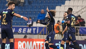 Süper Lig'de 9 gollü maçta kazanan Kasımpaşa oldu