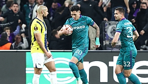 F.Bbahçe'nin maçında olay çıktı! 20 dakika ara verildi