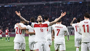 A Milli Takım zaferi kutladı! İşte gecenin kareleri...