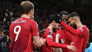 MANU evinde rahat turladı!