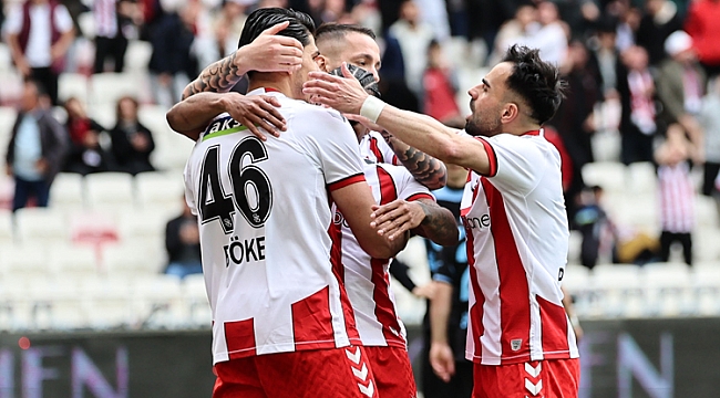 Sivasspor, küme düşen Adana Demir'e gol yağdırdı!