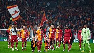 Galatasaray maç sonunda ''şampiyon'' gibi kutladı!