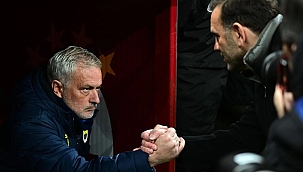 Mourinho, 23 oyuncusunu geride bıraktı! 8 kart...