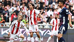 Sivasspor ikinci yarı açıldı, düşme hattında nefes aldı!