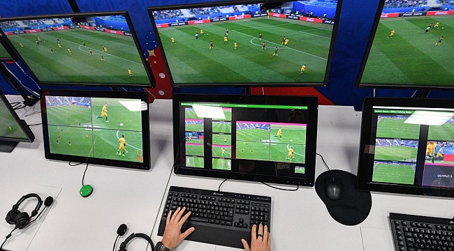 VAR odasında canlı bahis skandalı! İşte o anlar...