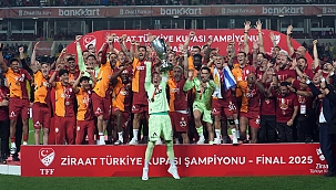 Galatasaray'ın kupayı aldığı o an!