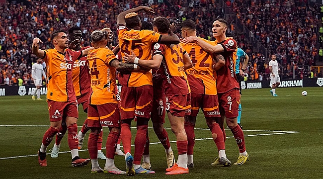 Galatasaray işi ilk yarıda bitirdi!