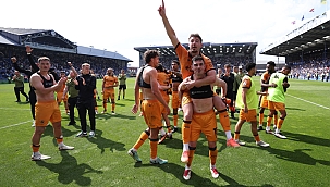 Hull City averajla ligde kaldı!