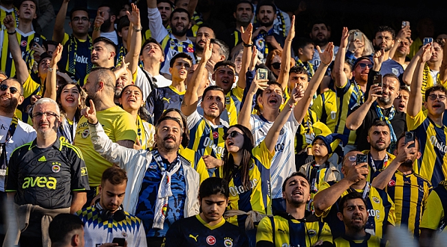 Kadıköy'de tepki var! Yoğun ıslık ve 'istifa' sesleri