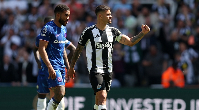 Newcastle evinde 10 kişi Chelsea'yi rahat devirdi!