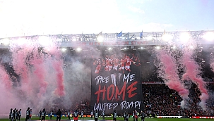 Old Trafford'da muhteşem tribün şov! İşte o anlar...