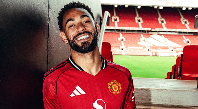 Manchester United yeni golcüsünü resmen açıkladı! 