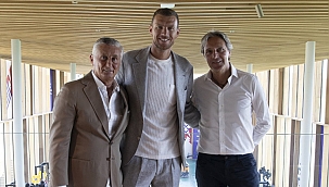 39 yaşındaki Edin Dzeko, Fiorentina ile imzaladı!