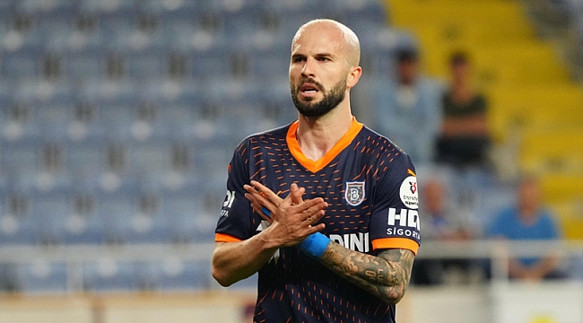 Başakşehir'den ayrıldı, yeni adresi Malezya!
