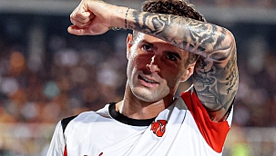 AC Milan ikinci yarıda gelen gollerle 3 puana kavuştu