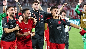 A Milliler'den maç sonunda çılgın kutlama! İşte o anlar