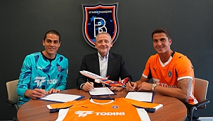 Başakşehir 2 milli oyuncuya resmi imzaları attırdı!