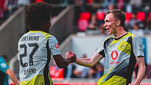 Borussia Dortmund 10 kişi rakibini rahat çekti!