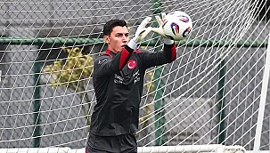 Berke Özer kamptan ayrıldı!