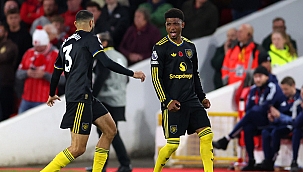 Manchester United 1 puana razı!