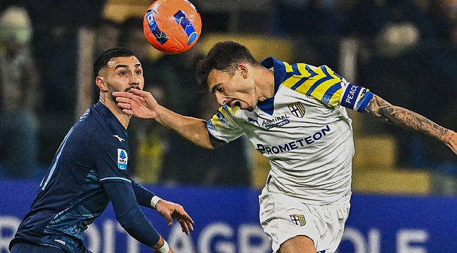 Lazio 9 kişiyle kazandı!