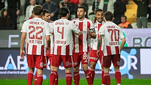 Antalyaspor güle oynaya kazandı! Tam 4 gol var
