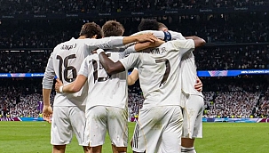 Real Madrid 2 golle turladı