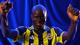 Mbappe'den Kante'ye övgü: 'Dört kişilik oynuyor!'