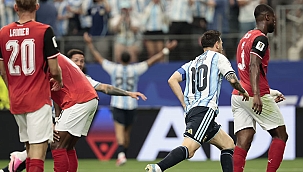 Messi'nin golleri Arjantin'i galibiyete uçurdu