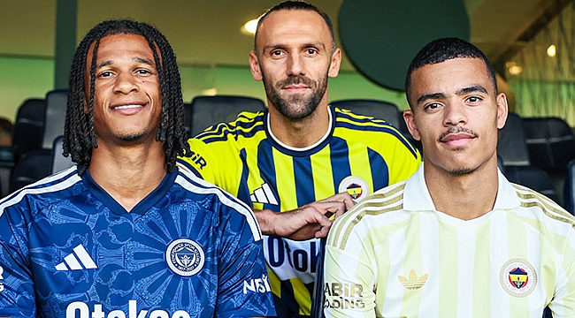 Yeni transferler için imza töreni