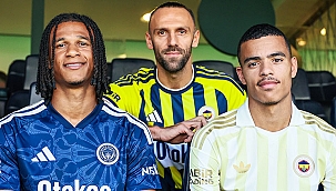 Yeni transferler için imza töreni