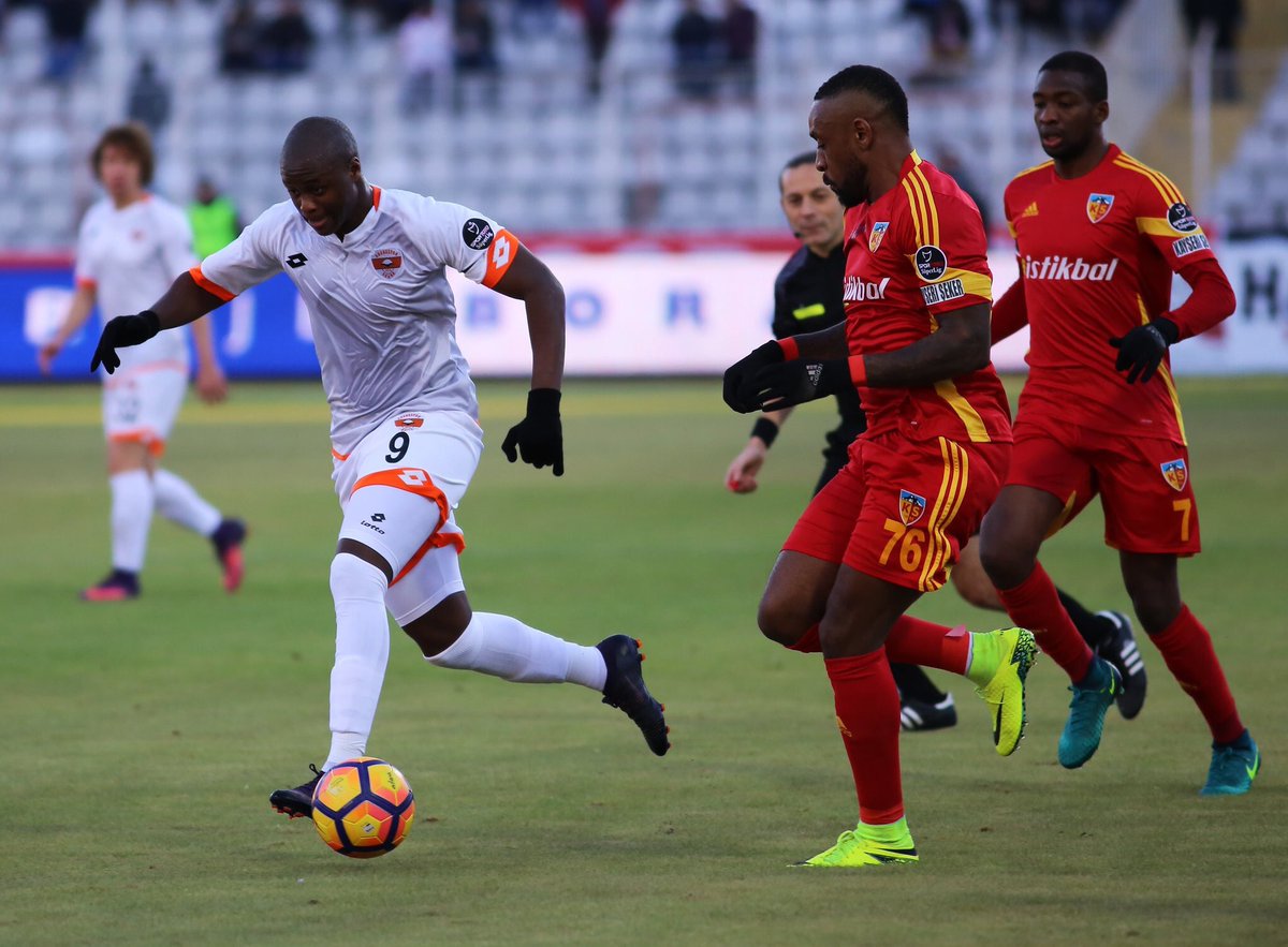 Adana 90+5'te lige tutundu: 2-1