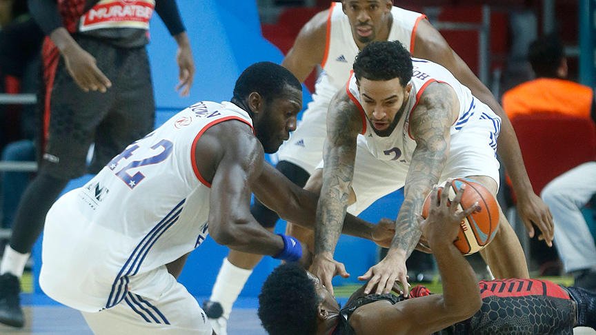 Anadolu Efes dörtte dört yaptı: 86-73