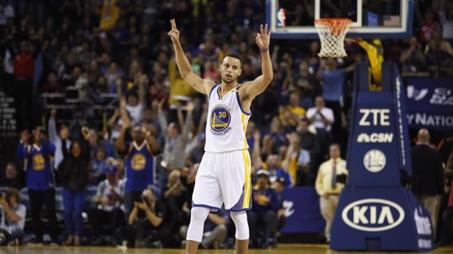 Curry'den yeni rekor: Bir maçta 13 üçlük