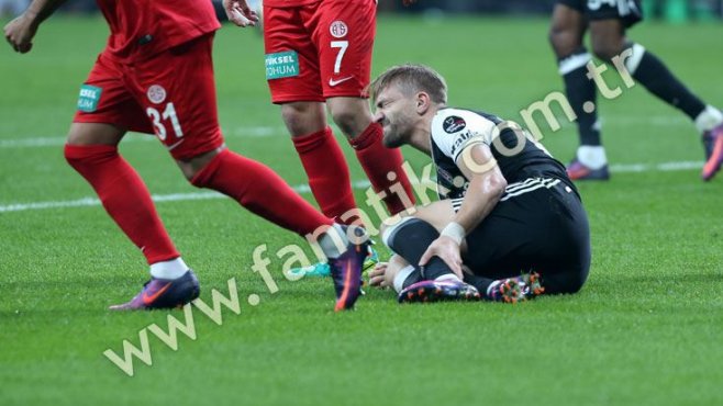 Caner Erkin sezonu kapattı