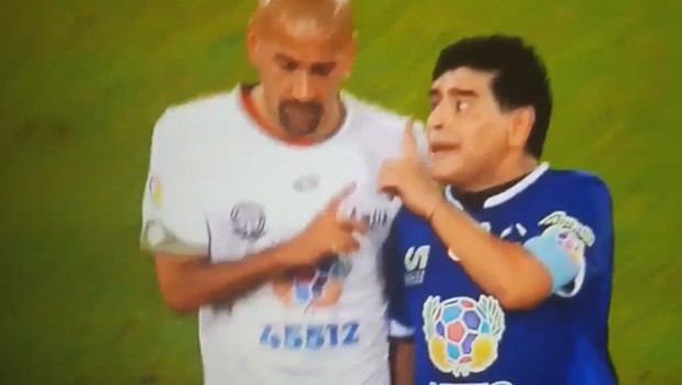 Maradona uslanmıyor