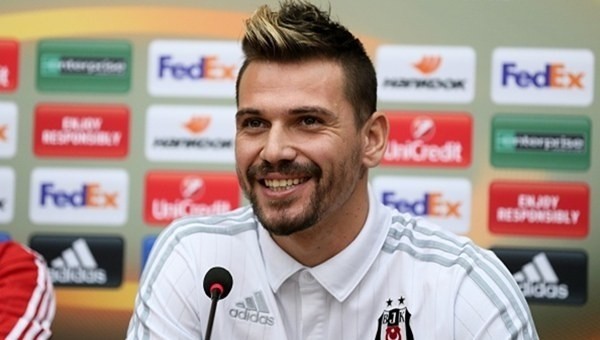 Beşiktaş, Ersan Gülüm'ü KAP'a bildirdi