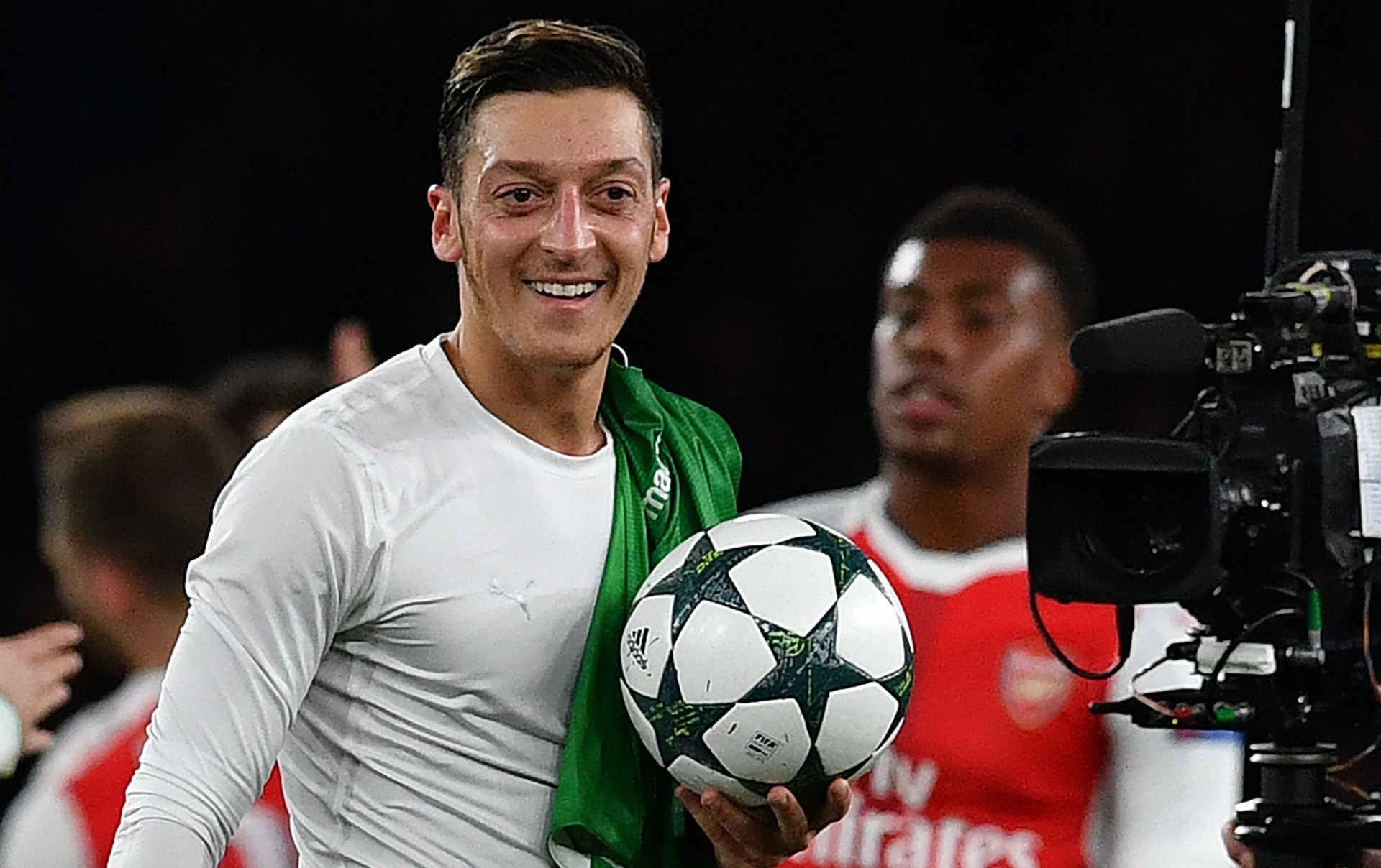 Mesut'tan bir ilk