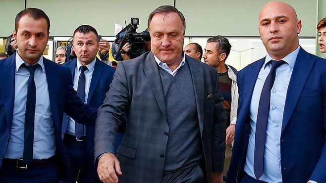 Advocaat maçtan sonra Hollanda'ya uçuyor