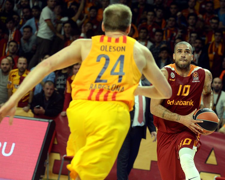 Galatasaray Barcelona'yı devirdi: 78-64