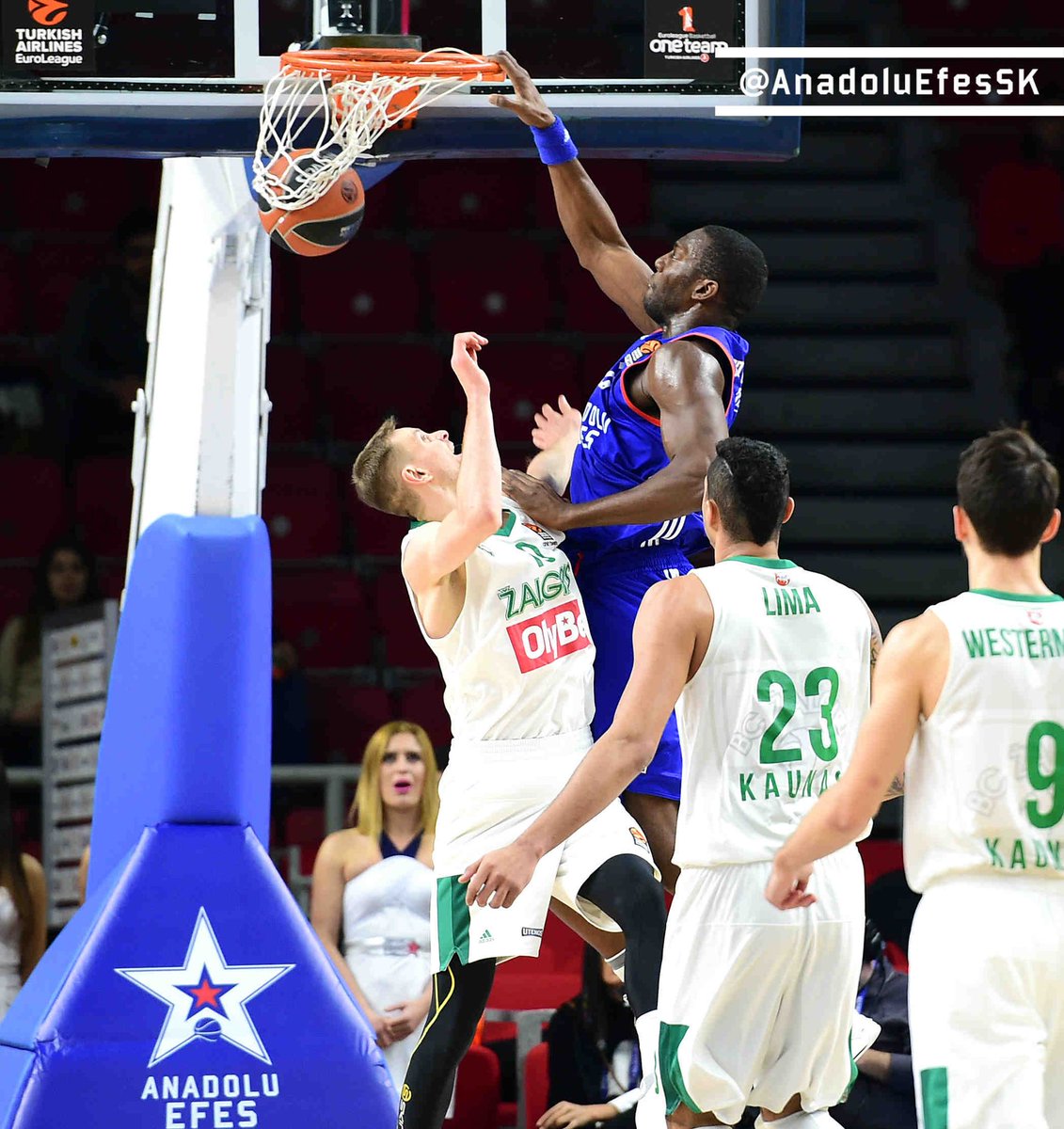 Anadolu Efes'e Zalgiris şoku: 71-84