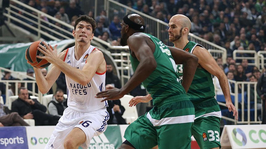 Anadolu Efes uzatmada teslim oldu: 81-92