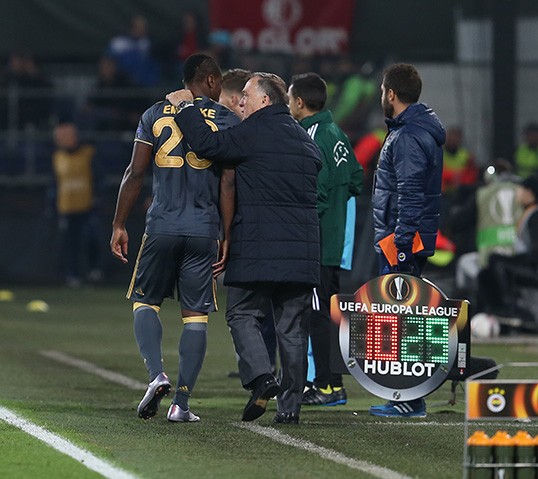 Emenike ve V.d.Wiel kadro dışı
